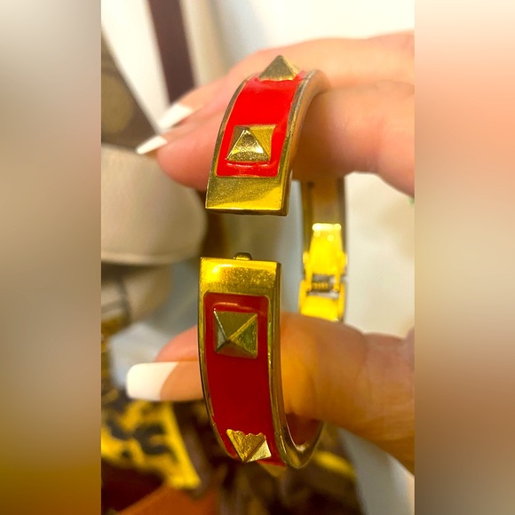 Bracelet from express red and gold clamp- great for layering or by it self - Picture 1 of 4
